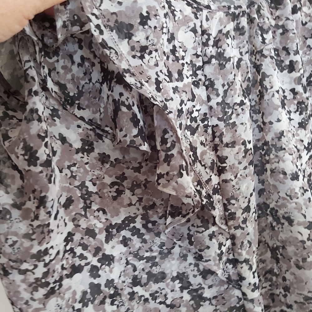 *NEW*ELLE RUFFLED SLEEVELESS BLOUSE/B4 - Picture 3 of 5